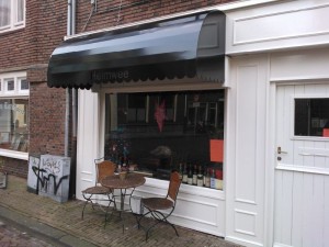 Posseth produceerde deze luifel van metaal voor dit restaurant